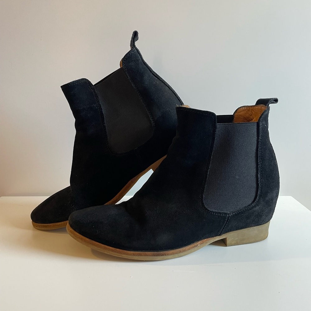 Roots Black Ankle Booties Sleek Suede Design
